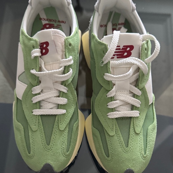 NWT! New Balance 327 Green and White Sneakers - Picture 6 of 7